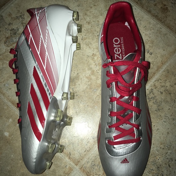Football cleats - Picture 2 of 3